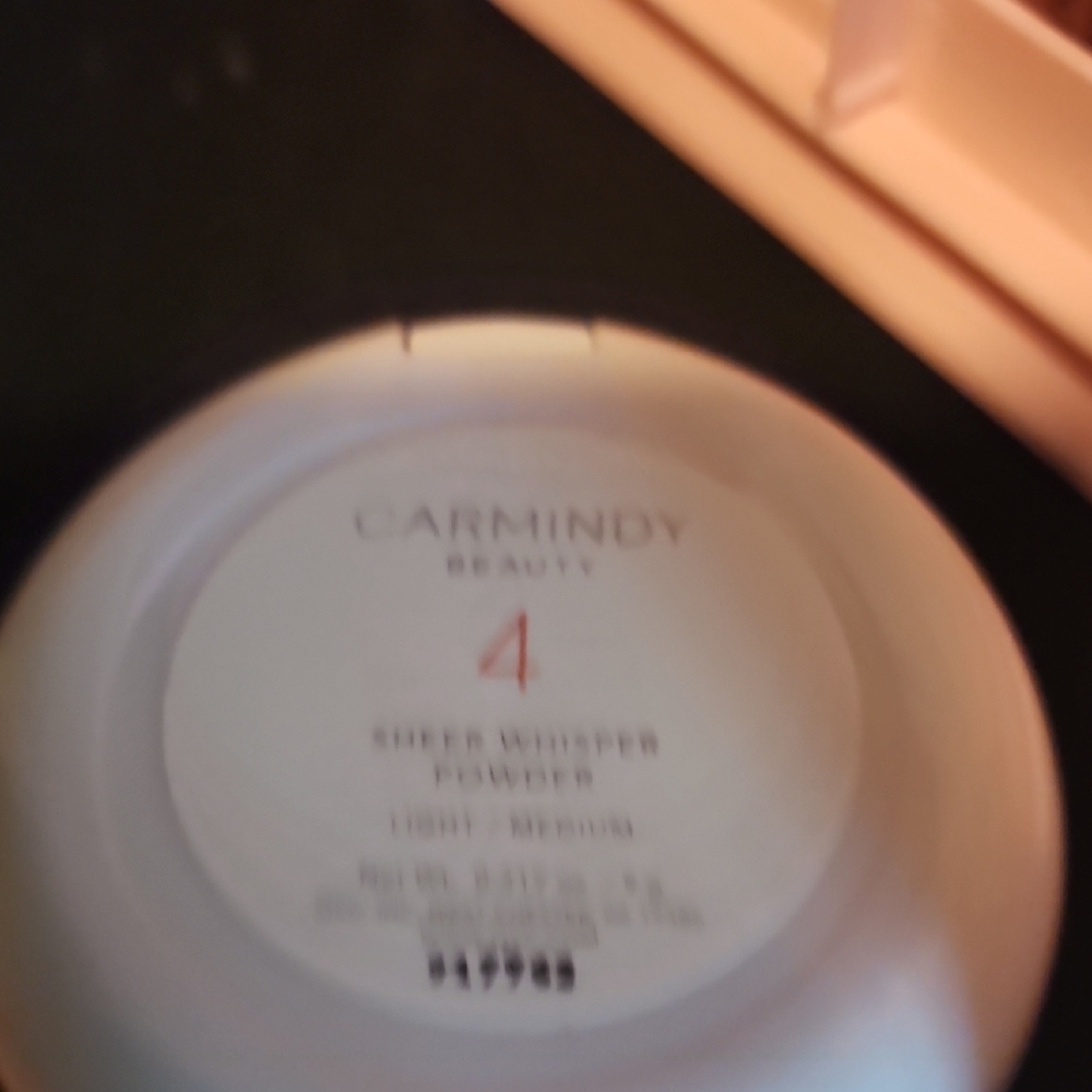 Sheer Whisper Powder - Cream - Picture 5 of 5